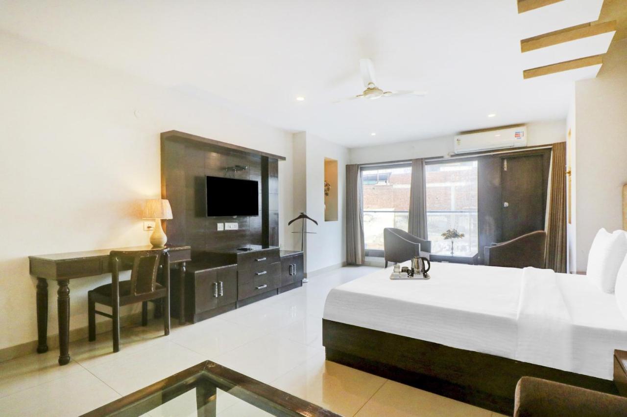Townhouse 517 La Sapphire Near Delhi Airport Hotel New Delhi Exterior foto
