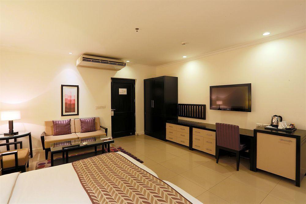 Townhouse 517 La Sapphire Near Delhi Airport Hotel New Delhi Exterior foto