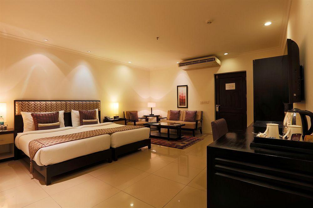 Townhouse 517 La Sapphire Near Delhi Airport Hotel New Delhi Exterior foto